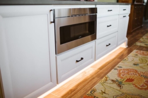 lighting under the cabinet